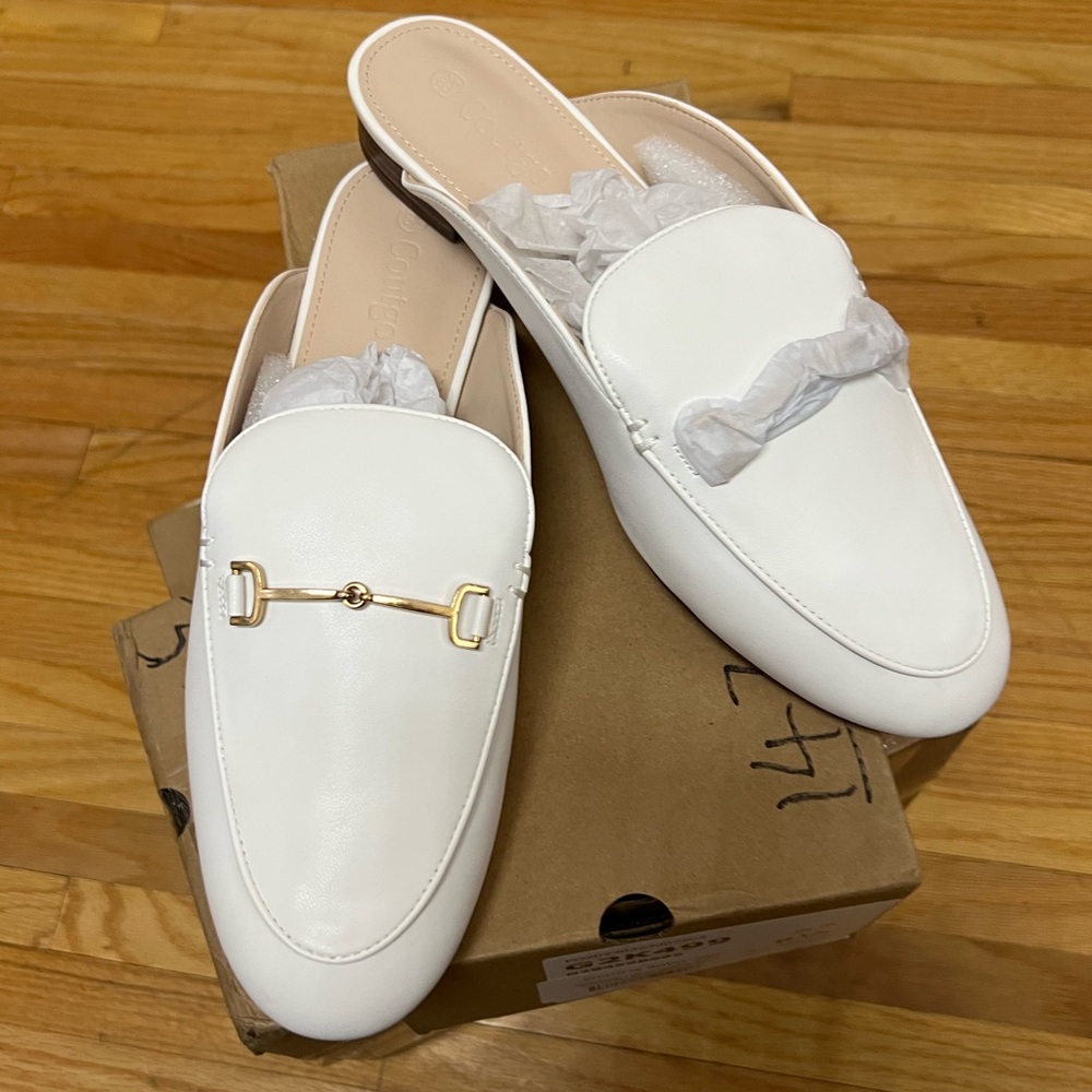 “Coutgo” ” SZ: (8.5) White & Silver, Loafers, Mules, Slides NWT
